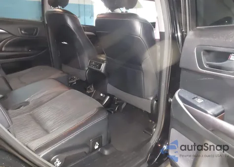 2016 Toyota Highlander Le Plus V6 z USA, uszkodzony, nr VIN 5TDBKRFH4GS307182